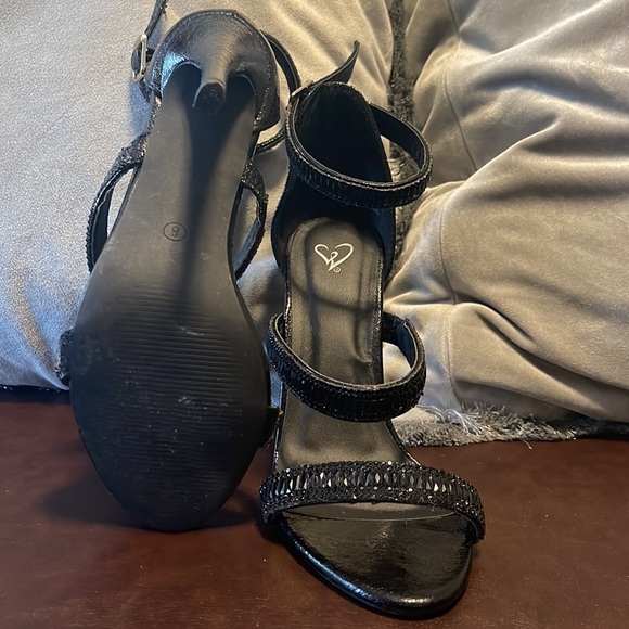 Black stiletto hells with black rhinestones. Size 8. Lightly worn NO BOX! - Picture 3 of 3